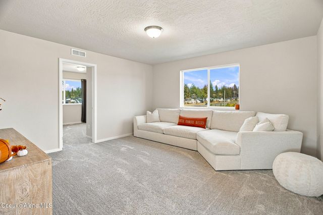 501 E Burdock Loop, Hayden, ID 83835