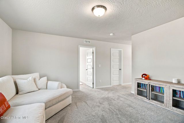 501 E Burdock Loop, Hayden, ID 83835