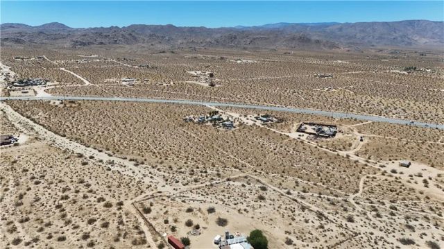 5 Joshua Tree, Johnson Valley, CA 92285