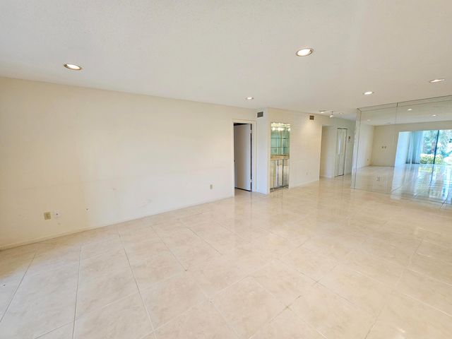 21815 Arriba Real 12e, Boca Raton, FL 33433