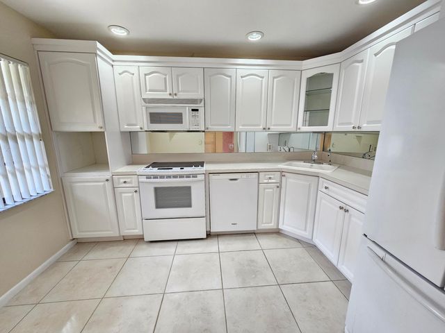 21815 Arriba Real 12e, Boca Raton, FL 33433