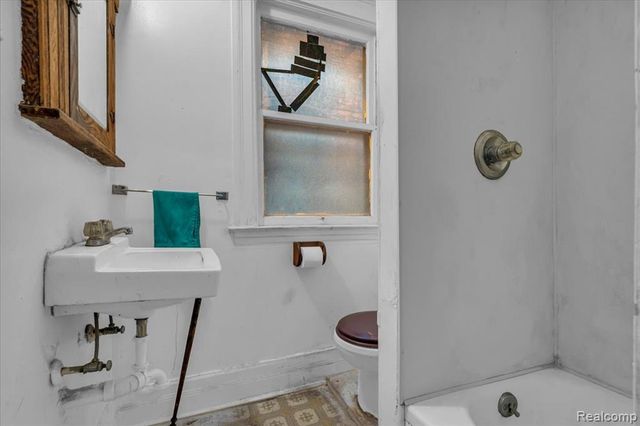 5828 4th Street, Detroit, MI 48202