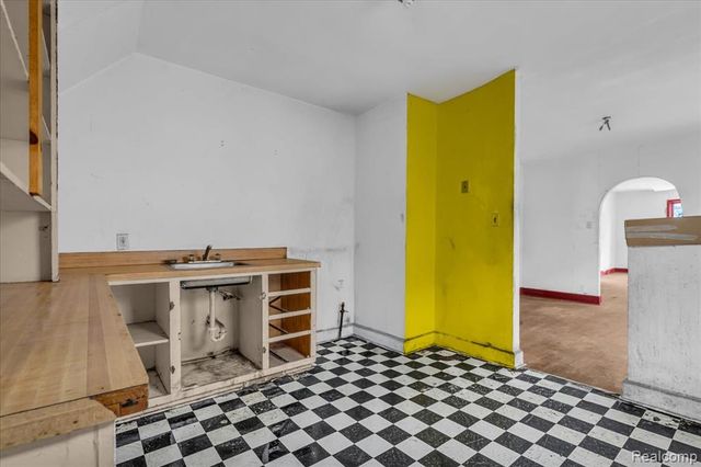 5828 4th Street, Detroit, MI 48202