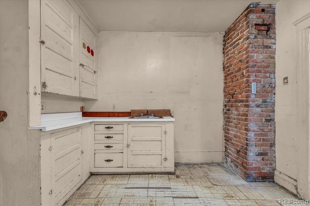 5828 4th Street, Detroit, MI 48202