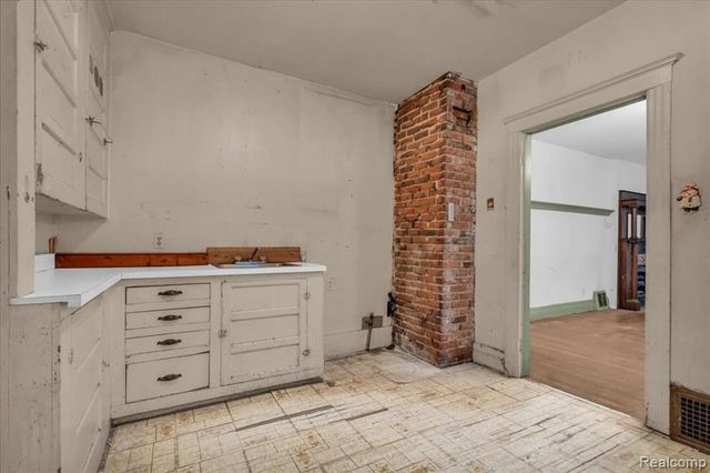 5828 4th Street, Detroit, MI 48202