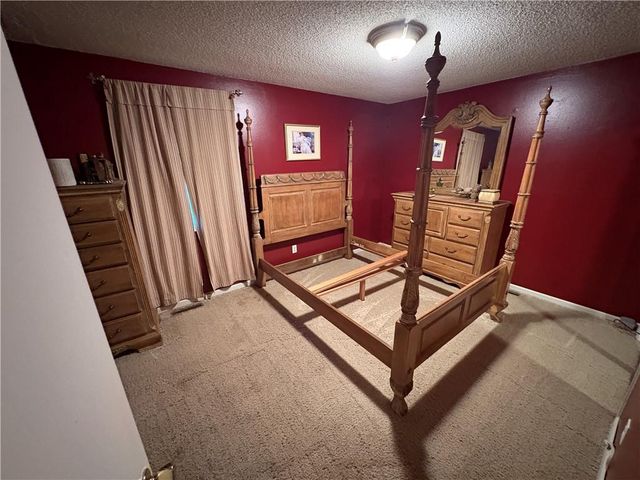 1404 NW Sandalwood Court, Blue Springs, MO 64015