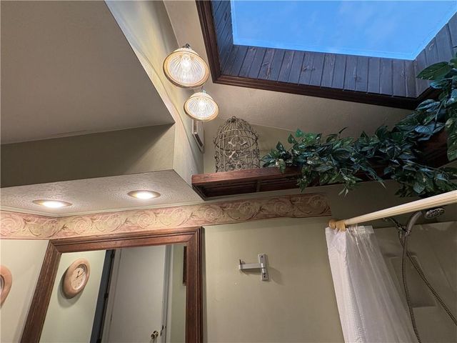 1404 NW Sandalwood Court, Blue Springs, MO 64015