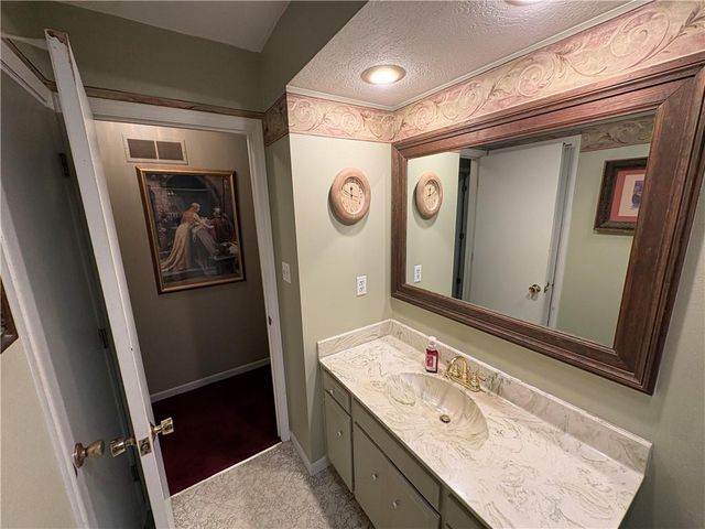 1404 NW Sandalwood Court, Blue Springs, MO 64015