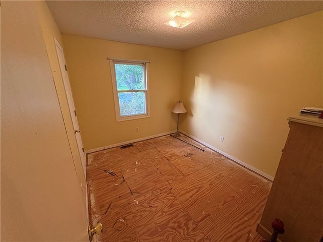 1404 NW Sandalwood Court, Blue Springs, MO 64015
