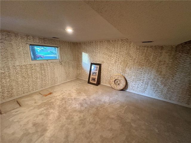 1404 NW Sandalwood Court, Blue Springs, MO 64015