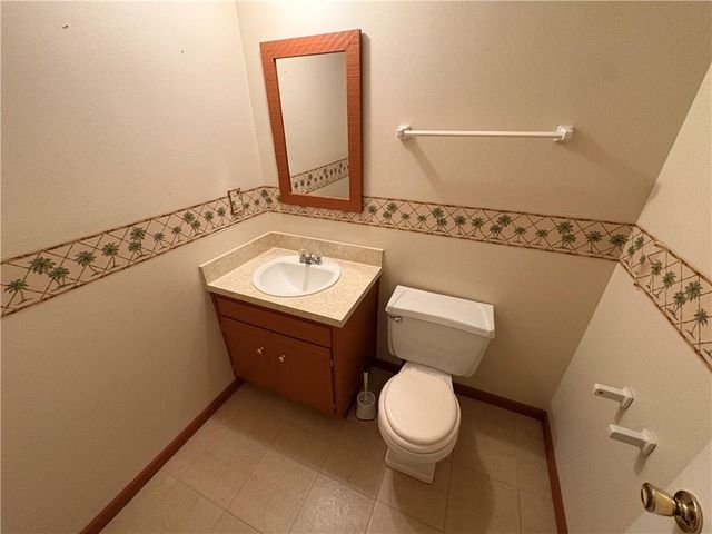 1404 NW Sandalwood Court, Blue Springs, MO 64015