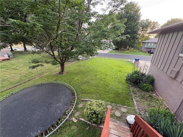 1404 NW Sandalwood Court, Blue Springs, MO 64015