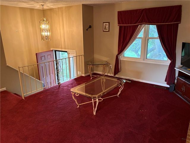 1404 NW Sandalwood Court, Blue Springs, MO 64015