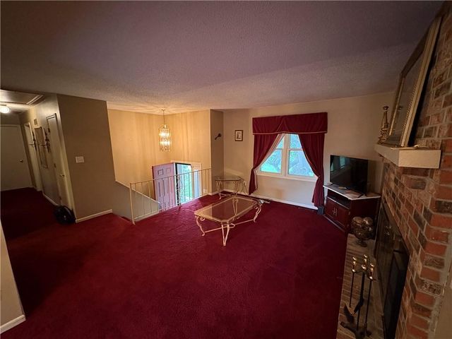 1404 NW Sandalwood Court, Blue Springs, MO 64015