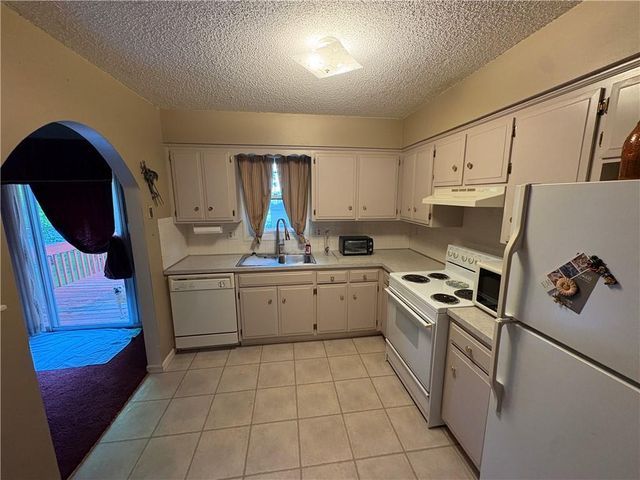 1404 NW Sandalwood Court, Blue Springs, MO 64015