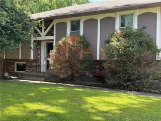1404 NW Sandalwood Court, Blue Springs, MO 64015