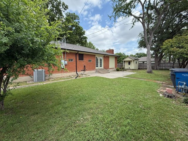 2424 Dorrington Drive, Dallas, TX 75228