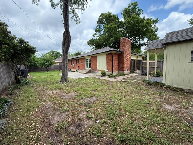 2424 Dorrington Drive, Dallas, TX 75228