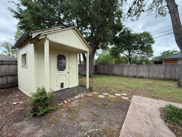 2424 Dorrington Drive, Dallas, TX 75228