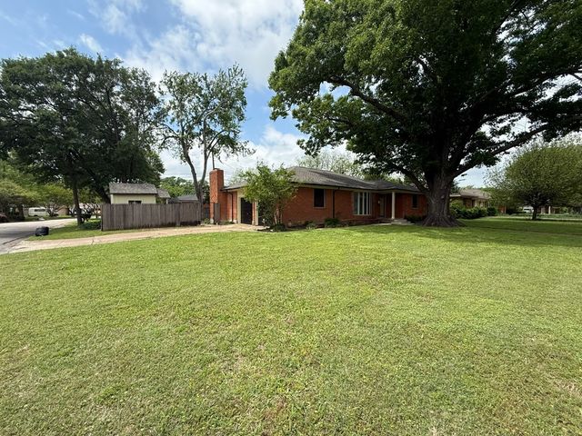 2424 Dorrington Drive, Dallas, TX 75228