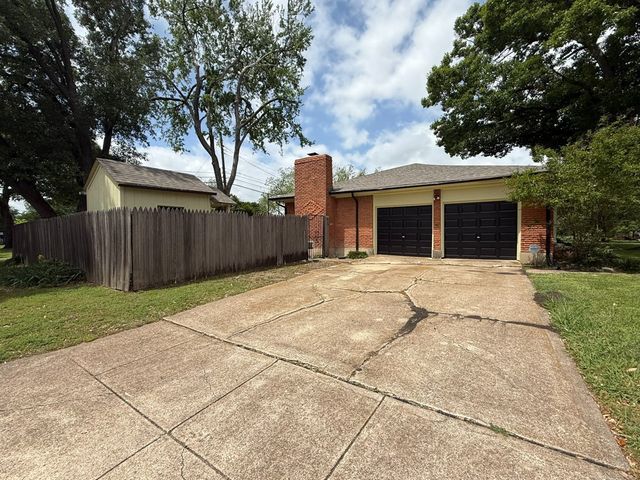 2424 Dorrington Drive, Dallas, TX 75228