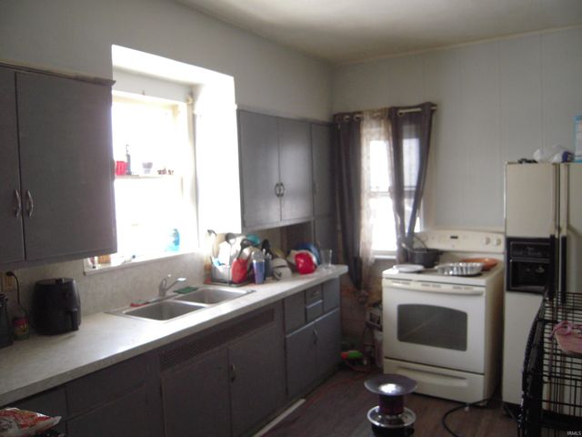 1821 W Sample St, South Bend, IN 46619