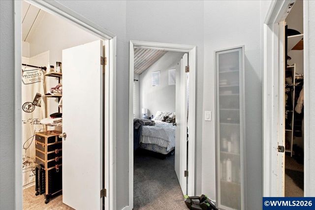 4620 Lower Dr, Lake Oswego, OR 97035