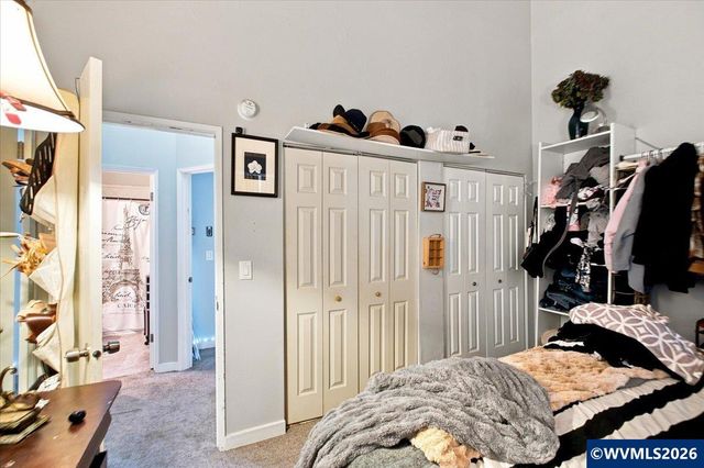 4620 Lower Dr, Lake Oswego, OR 97035