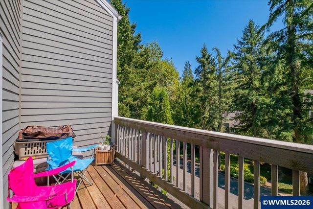 4620 Lower Dr, Lake Oswego, OR 97035