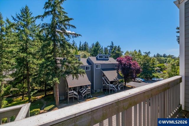 4620 Lower Dr, Lake Oswego, OR 97035