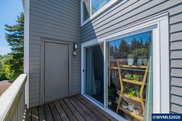 4620 Lower Dr, Lake Oswego, OR 97035