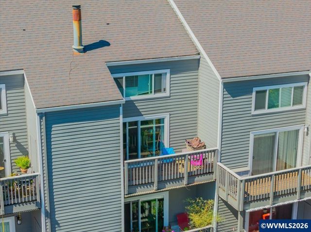 4620 Lower Dr, Lake Oswego, OR 97035