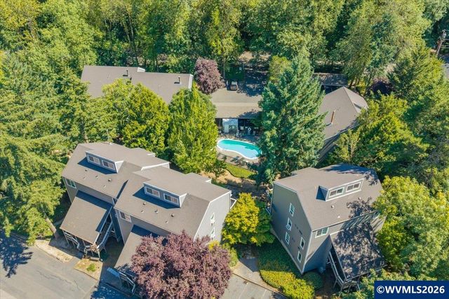 4620 Lower Dr, Lake Oswego, OR 97035