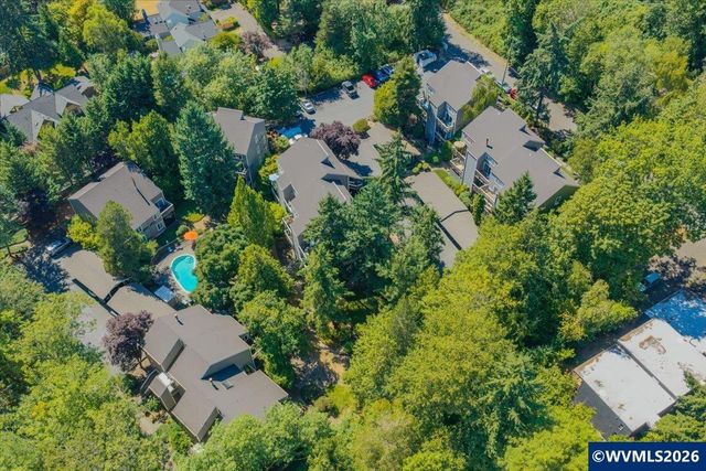 4620 Lower Dr, Lake Oswego, OR 97035