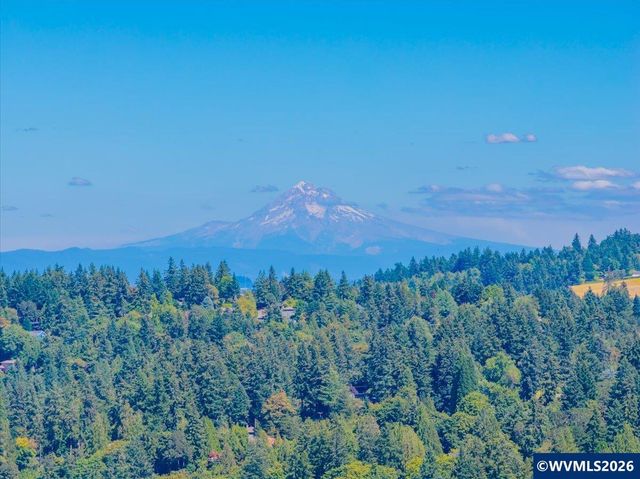 4620 Lower Dr, Lake Oswego, OR 97035