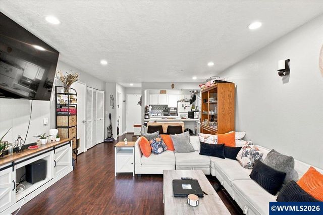 4620 Lower Dr, Lake Oswego, OR 97035