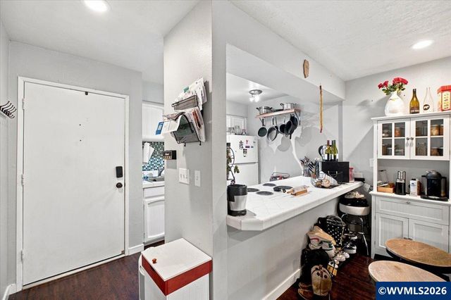 4620 Lower Dr, Lake Oswego, OR 97035