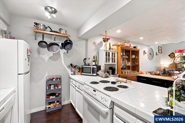 4620 Lower Dr, Lake Oswego, OR 97035