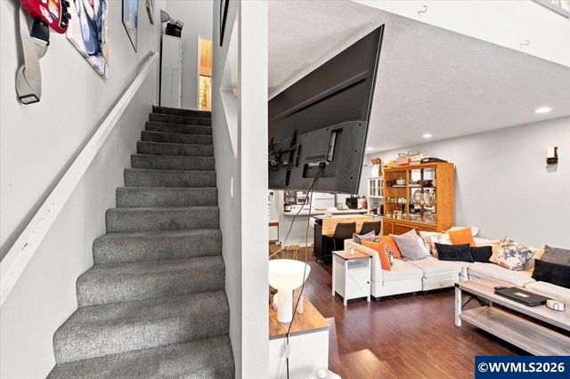 4620 Lower Dr, Lake Oswego, OR 97035