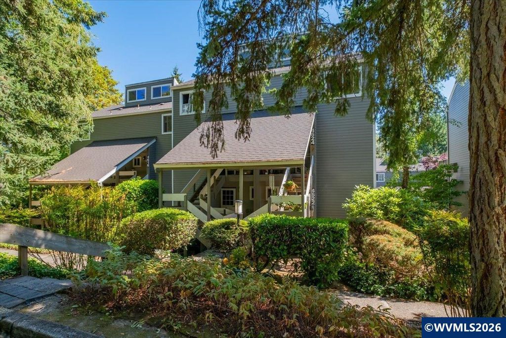 4620 Lower Dr, Lake Oswego, OR 97035