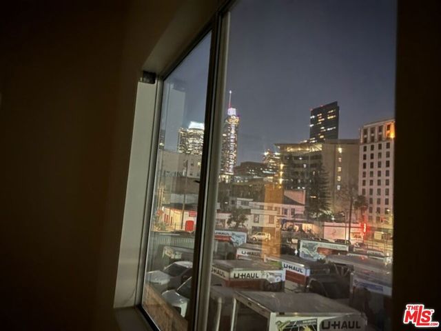 520 Columbia Avenue, Los Angeles, CA 90017