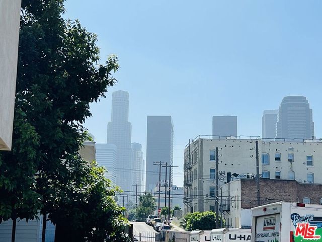 520 Columbia Avenue, Los Angeles, CA 90017