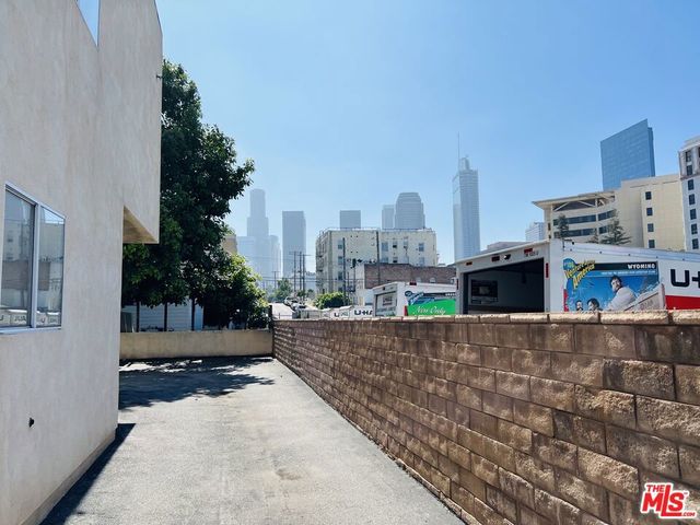 520 Columbia Avenue, Los Angeles, CA 90017