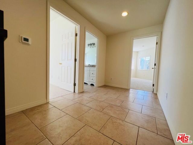 520 Columbia Avenue, Los Angeles, CA 90017