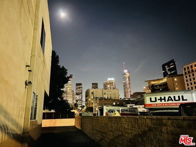 520 Columbia Avenue, Los Angeles, CA 90017
