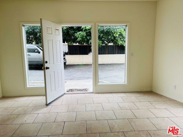 520 Columbia Avenue, Los Angeles, CA 90017