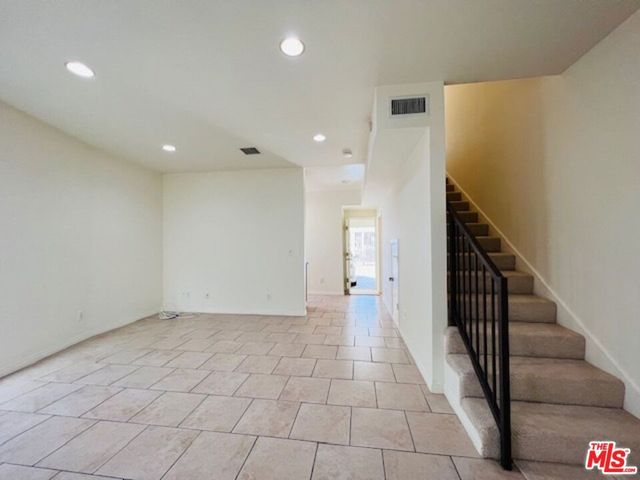 520 Columbia Avenue, Los Angeles, CA 90017