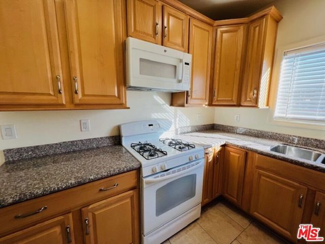 520 Columbia Avenue, Los Angeles, CA 90017
