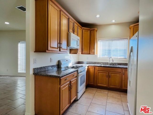 520 Columbia Avenue, Los Angeles, CA 90017