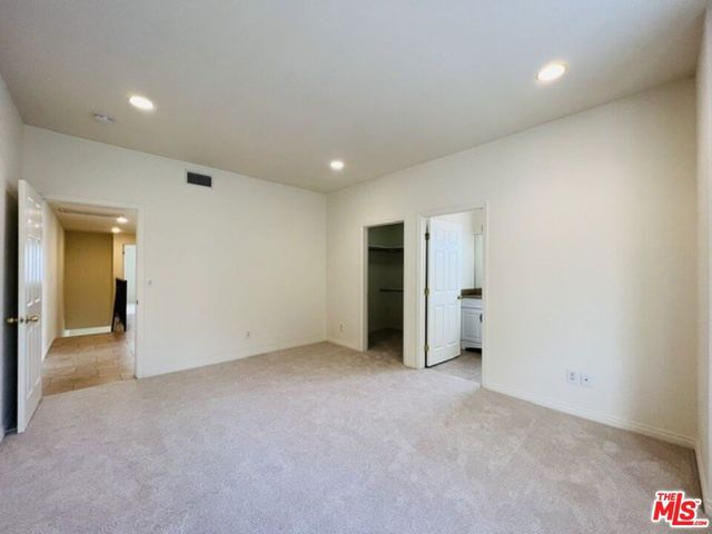 520 Columbia Avenue, Los Angeles, CA 90017